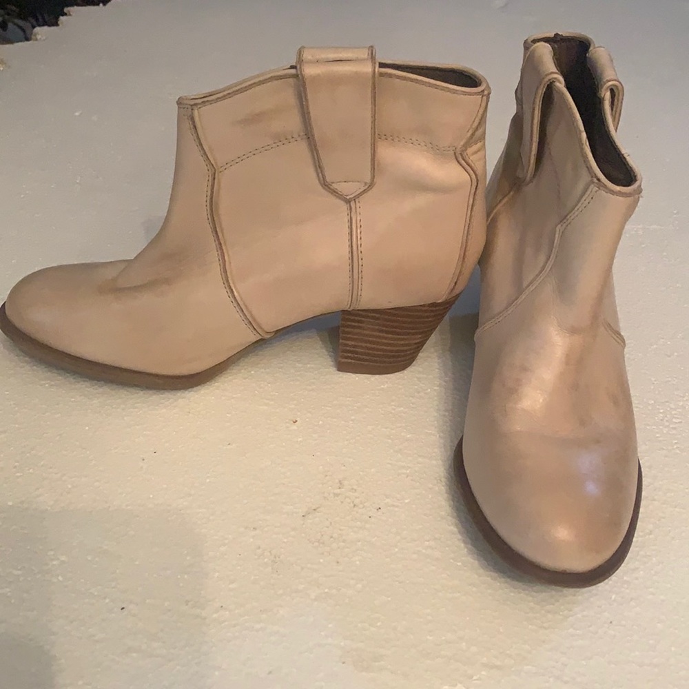 Aldo woman’s ankle boots cream colored sz 6.5. #A8